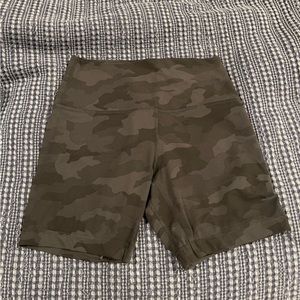 Lululemon align camo bike short 6inch